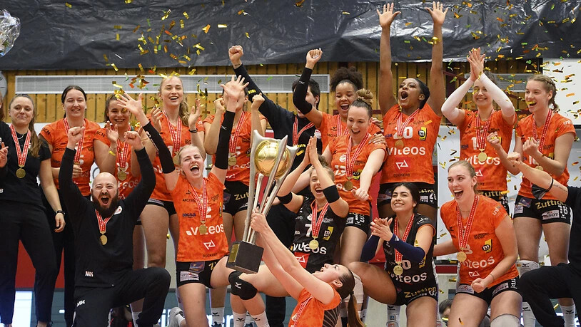 Die Neuenburgerinnen können zum zweiten Mal nach 2019 den Meisterpokal in die Höhe stemmen