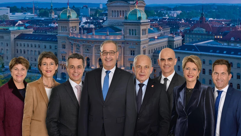 Die sieben Mitglieder der heutigen Schweizer Landesregierung. Das Gremium soll nach dem Willen der Staatspolitischen Kommission im Nationalrat auf neun Mitglieder erweitert werden. (Archivbild)