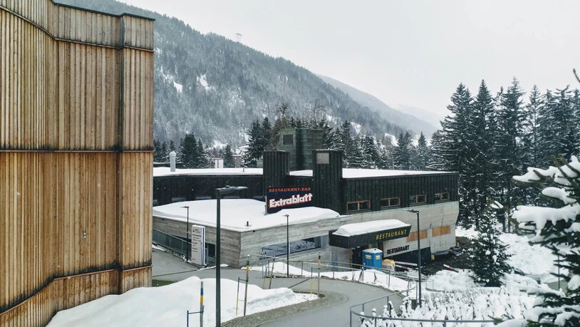 Im gleichen Stil wie das Kongresszentrum (links im Bild) soll auch die Fassade des «Extrablatts» eingekleidet werden. 