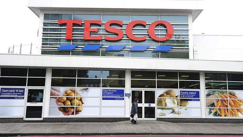 Der Nahrungsmittelriese Tesco soll in Grossbritannien in den Jahren 2015 bis 2017 abgelaufene Lebensmittel verkauft haben.