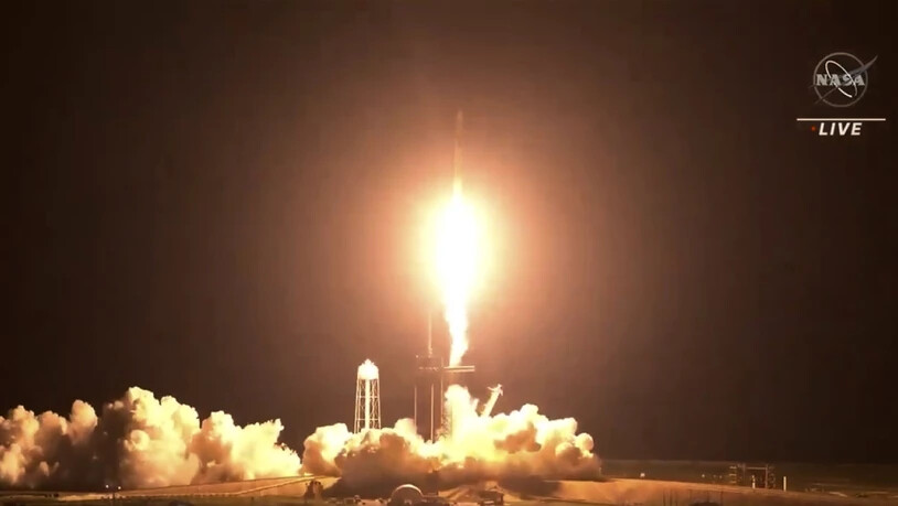 Die SpaceX-Crew-2-Mission mit den Nasa-Astronauten Shane Kimbrough und Megan McArthur, dem Esa-Astronauten Thomas Pesquet und dem japanischen Jaxa-Astronauten Akihiko Hoshide hat am Freitag mit einem Tag Verspätung die Reise zur ISS angetreten.