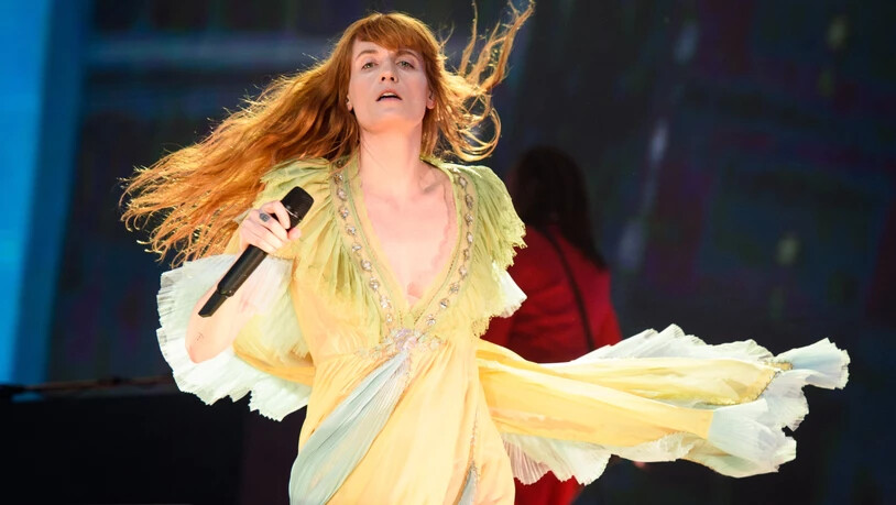 ARCHIV - Die britische Sängerin Florence Welch von der Band Florence and the Machine tritt beim British Summer Time Festival im Hyde Park auf. Rund 100 Jahre nach seiner Veröffentlichung wird der weltweit erfolgreiche Roman «Der große Gatsby» zum…