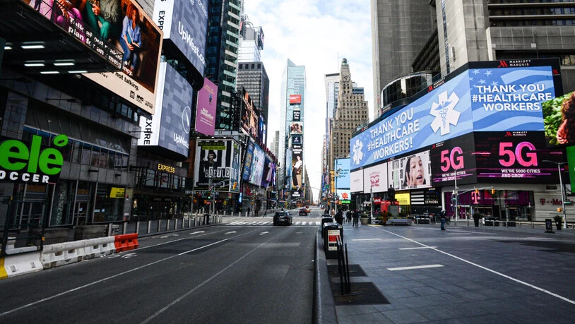 FILED - Der Time Square ist während der anhaltenden Corona-Maßnahmen menschenleer: Ab Juli sollen sich New Yorks Straßen jedoch wieder füllen. Photo: Marcus Santos/ZUMA Wire/dpa
