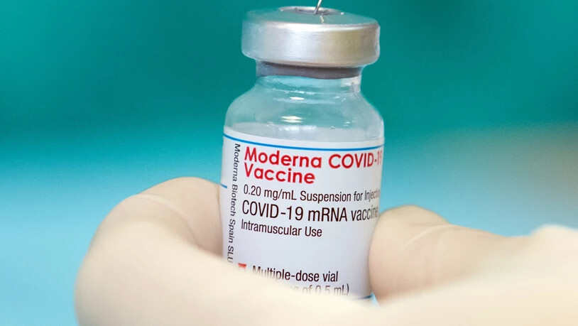 ARCHIV - Der US-Hersteller Moderna will bis zu 500 Millionen Dosen seines Corona-Impfstoffs an die internationale Initiative Covax zur Versorgung ärmerer Länder liefern. Foto: Friso Gentsch/dpa