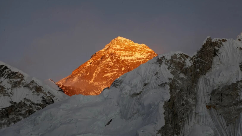 Am Mount Everest ist ein Schweizer Alpinist nach dem Aufstieg verstorben. (Archivbild)