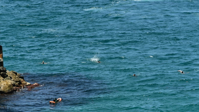 Migranten aus Marokko schwimmen zur spanischen Nordafrika-Exklave Ceuta. Foto: Antonio Sempere/EUROPA PRESS/dpa
