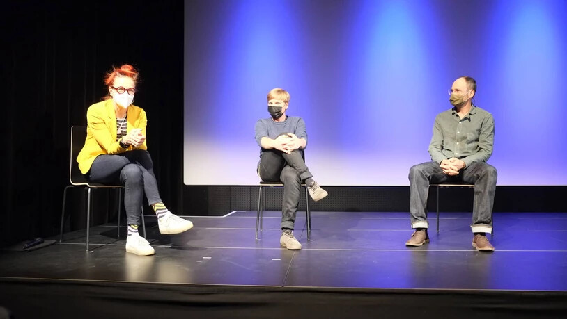 (v.l.): Janina Sakobielski von der Kulturallianz, Roman Stocker und Jöri von Ballmoos auf der Bühne. 