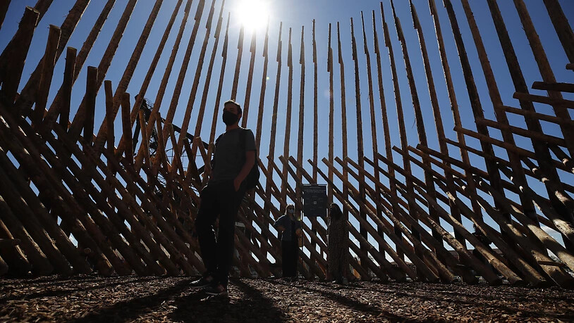 Die Installation «How we will leave together Chilean and Mapuche?» des chilenischen Studios Elemental ist Teil der 17. Internationalen Architekturbiennale in Venedig Foto: Alessandra Tarantino/AP/dpa
