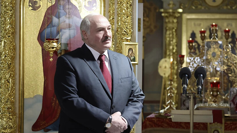 Alexander Lukaschenko, Präsident von Belarus, besucht einen orthodoxen Ostergottesdienst. (Archivbild) Foto: Maxim Guchek/POOL BelTa/AP/dpa