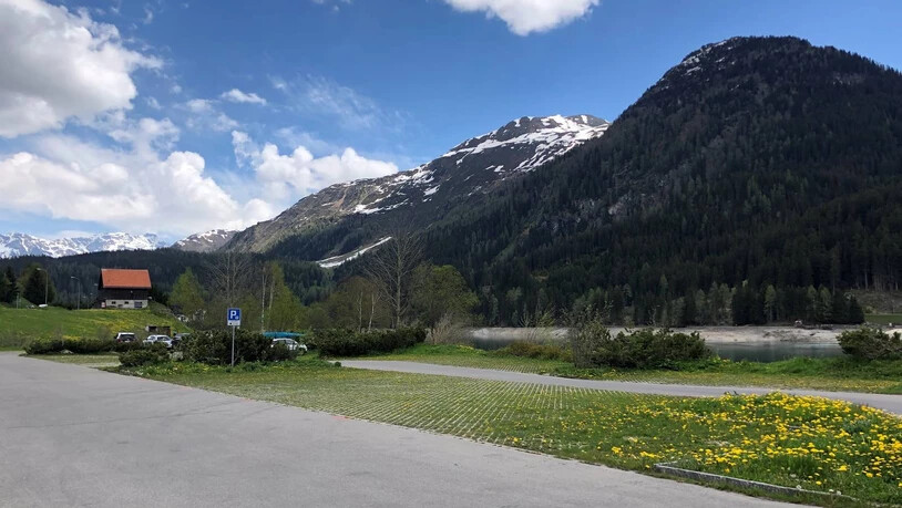 Beim Galerie-Parkplatz am Davosersee kann man künftig auch Campieren.