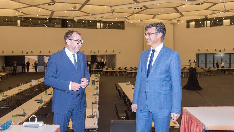Marcus Caduff (rechts) wurde als Regierungspräsident und Peter Peyer als Regierungsvizepräsident für das Jahr 2022 gewählt. 