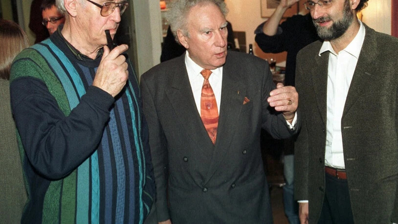 Carl Miville (Mitte) 1997 mit dem damals zurücktretenden SP-Nationalrat Helmut Hubacher und SP-Regierungsrat Raph Lewin.