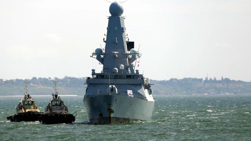 Der Royal Navy Zerstörer HMS Defender trifft im Hafen von Odessa ein. Foto: Ukrinform/dpa