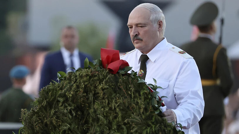 Alexander Lukaschenko, Präsident von Belarus, nimmt an einer Zeremonie zum 80. Jahrestag des Überfalls auf die Sowjetunion teil. Foto: Maxim Guchek/Pool BelTa/AP/dpa