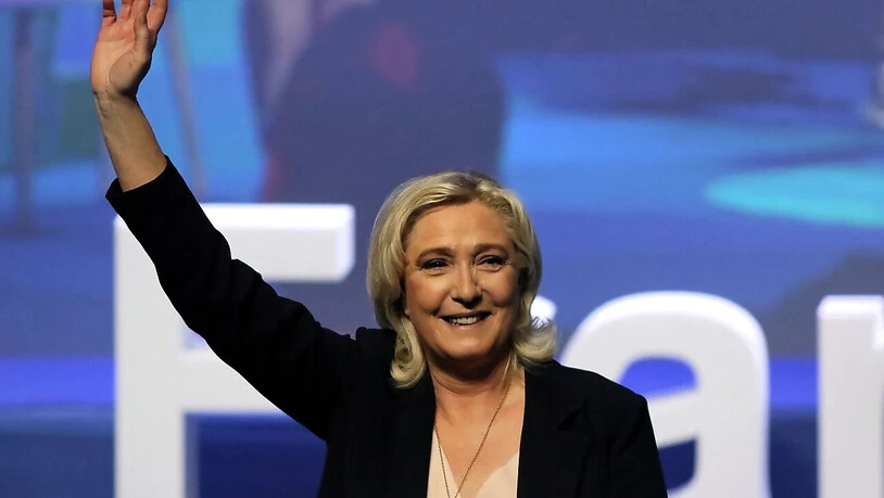 Marine Le Pen will Emmanual Macron aus dem Amt drängen, steht aber nach den Regionalwahlen mit leeren Händen da. Foto: Valentine Chapuis/AFP/dpa