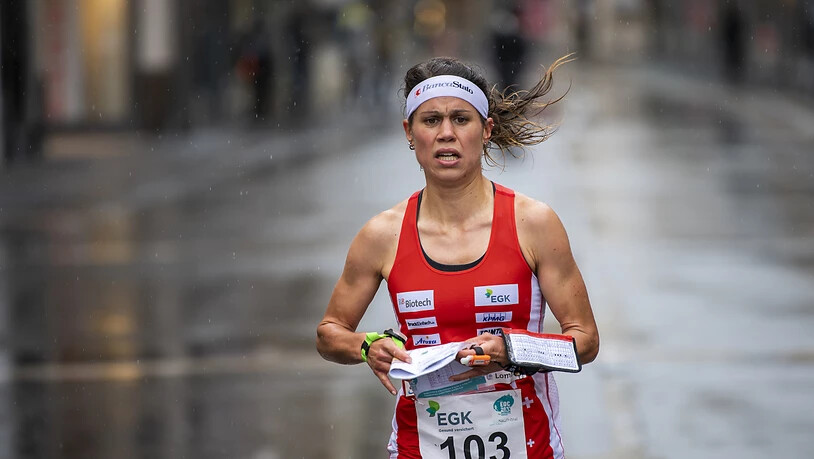 Die Schweizer Schlussläuferin Elena Roos lässt im Kampf um eine Medaille nichts mehr anbrennen. (Archivaufnahme)