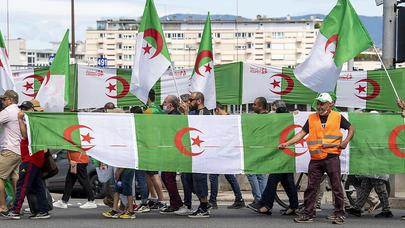 Die Demonstrierenden forderten in Genf die Freilassung der politischen Gefangenen in Algerien.