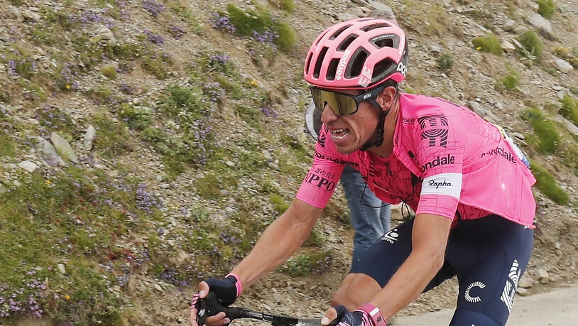 Rigoberto Uran quält sich über die 17. Etappe. Der Kolumbianer fiel in der Gesamtwertung vom 2. in den 4. Rang zurück
