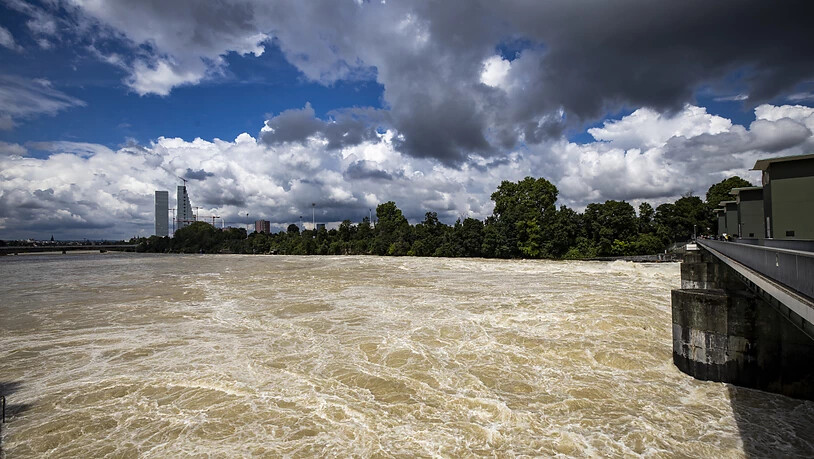 Bedrohliches Hochwasser am Rhein in Basel. (KEYSTONE/Patrick Straub) Geo-Information: Schweiz/Basel Quelle: KEYSTONE Fotograf: PATRICK STRAUB