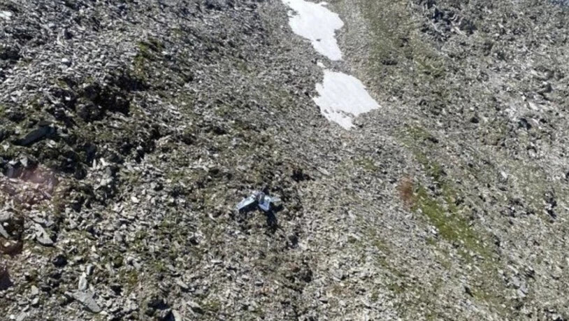Das Kleinflugzeug stürzte am Sontagnachmittag im Gotthardgebiet ab.