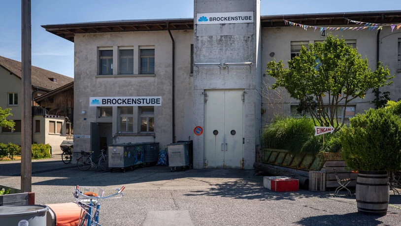 Noch ist alles grau: Dieser Liftschacht (Bildmitte) auf dem Zeughausareal wird zur künstlerischen Leinwand.