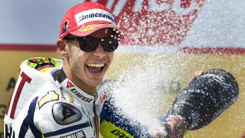 Mit dem Champagner des Siegers war Valentino Rossi per du