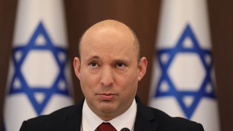 Israels Ministerpräsident Naftali Bennett nimmt an einer Kabinettssitzung teil. Bennett hat dem Iran und der libanesischen Schiitenmiliz Hisbollah vorgeworfen, die Libanesen in eine «Front gegen Israel verwickeln» zu wollen. «Israel akzeptiert keinen…
