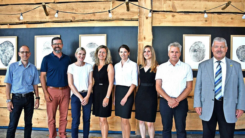 Auch Glarus Nord gehört zur Talgemeinschaft Sarganserland-Walensee: Als Vizepräsident West löst Gemeinde-Vizepräsident und Mitte-Landrat Bruno Gallati (ganz rechts) nach 33 Jahren SVP-Landrat Emil Küng (Zweiter von rechts) ab. 