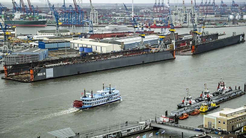 Hamburger Hafen schlägt im ersten Semester wieder mehr um (Archivbild)
