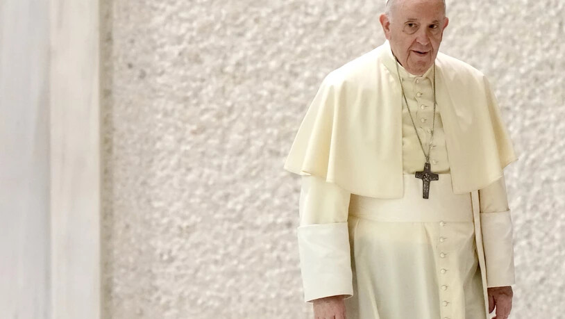 Papst Franziskus kommt zu seiner wöchentlichen Generalaudienz im Vatikan. Foto: Andrew Medichini/AP/dpa