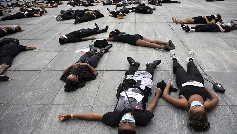 Eine Protestaktion von Black Lives Matter-Aktivistinnen und -Aktivisten im Juli 2020 in Bern.