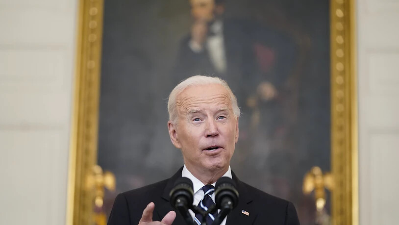 Joe Biden, Präsident der USA, spricht im State Dining Room des Weißen Hauses. Foto: Andrew Harnik/AP/dpa
