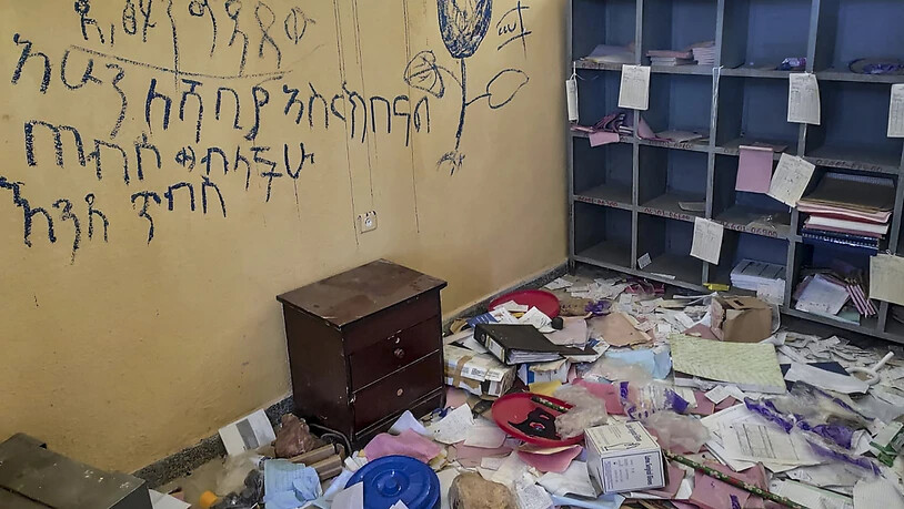 ARCHIV - Blick in einen Raum in einem Gesundheitszentrum in der Region Tigray im Norden Äthiopiens. In Äthiopien hat die Hilfsorganisation Ärzte ohne Grenzen (MSF) ihre medizinische und humanitäre Hilfe weitgehend eingestellt. Sie reagierte damit auf ein…