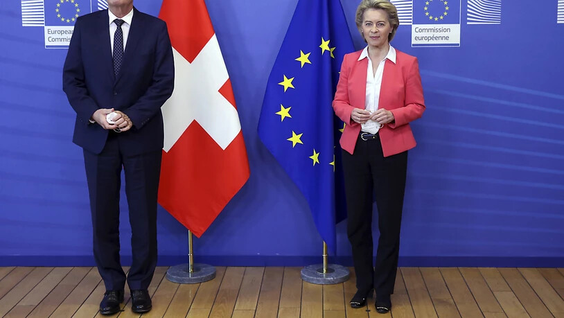 Nach dem Scheitern der Gespräche über ein Rahmenabkommen erwartet die EU von der Schweiz konkrete Vorschläge über das weitere Vorgehen. Im Bild Bundespräsident Guy Parmelin und die EU-Kommissionspräsidentin Ursula von der Leyen. (Archivbild)