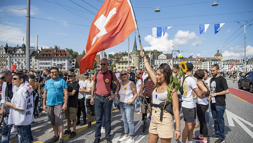 Die Luzerner Polizei erstattet Anzeige gegen die Organisatoren der unbewilligten Demo vom Samstag in Luzern. (Archivbild)