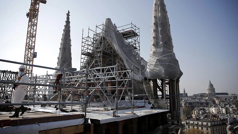 ARCHIV - Nach mehr als zweijährigen Sicherungs- und Reinigungsarbeiten sollen nun die Ausschreibungen für die Sanierung von Notre-Dame beginnen. Foto: Benoit Tessier/Pool Reuters/AP/dpa