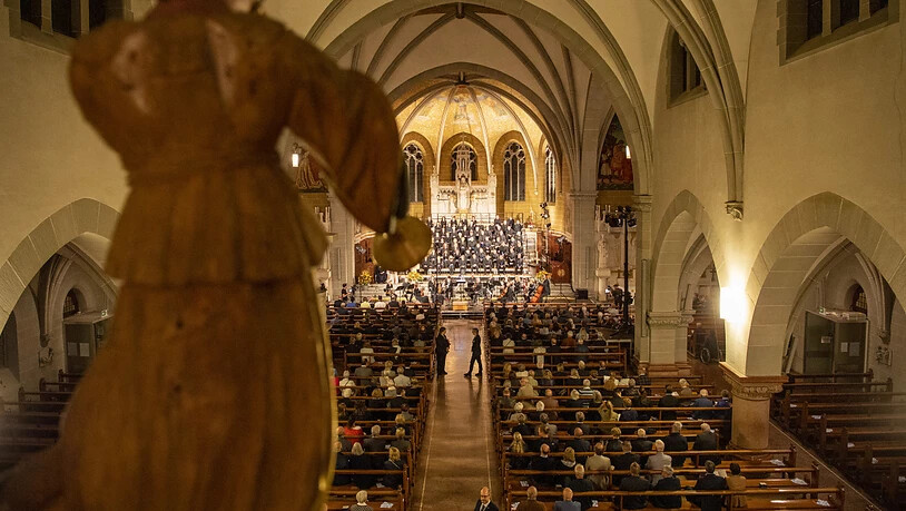 In der Kirche St. Michael in Zug fand am Montagabend der Gedenkanlass zum 20. Jahrestag des Zuger Attentats statt.