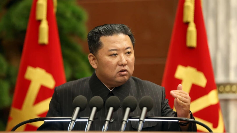 HANDOUT - Dieses von der staatlichen nordkoreanischen Nachrichtenagentur zur Verfügung gestellte Foto zeigt Kim Jong Un, Machthaber von Nordkorea. Foto: -/KCNA/dpa - ACHTUNG: Nur zur redaktionellen Verwendung im Zusammenhang mit der aktuellen…