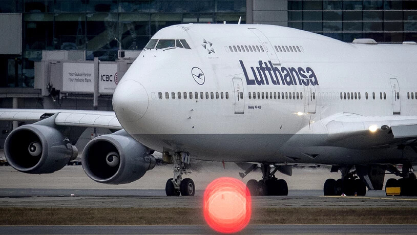 Kurz nach Ankündigung des Wegfalls der US-Einreisebeschränkungen spürt der Lufthansa-Konzern eine deutlich höhere Nachfrage nach Reisen in die Vereinigten Staaten. (Archivbild)