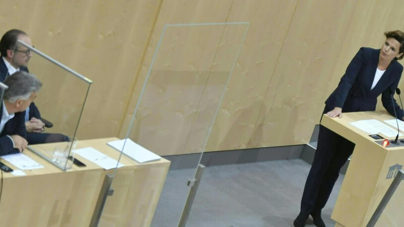 Pamela Rendi-Wagner, Parteivorsitzende der SPÖ, spricht bei einer Sondersitzung des österreichischen Nationalrats. Foto: Herbert Neubauer/APA/dpa