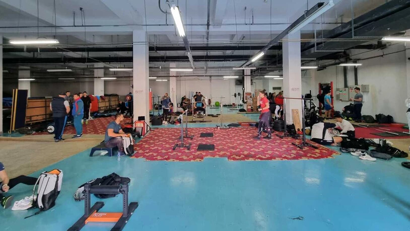 Improvisiert: In der Tiefgarage des Hotels richteten die Schweizer einen Kraftraum zum Trainieren ein