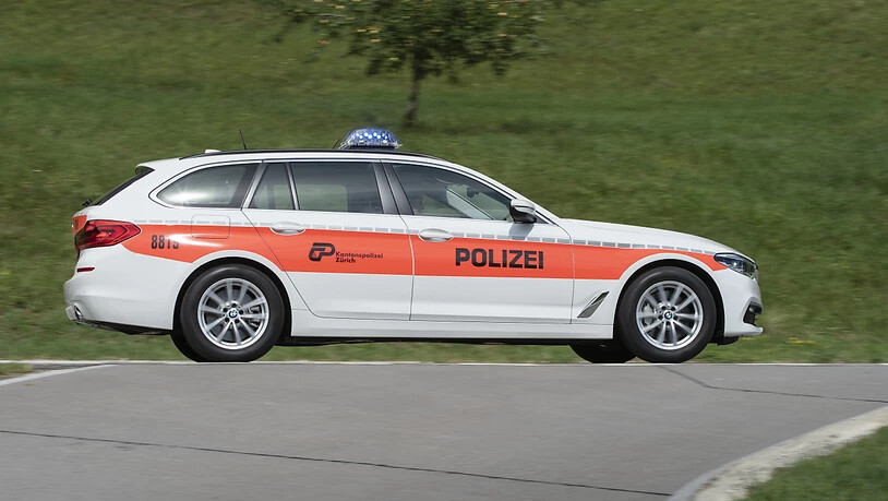 Auf der Oberland-Autobahn A15 von Zürich Richtung Rapperswil ist es am frühen Samstagmorgen zu einer Kollision von drei Fahrzeugen gekommen. Es gab vier verletzte Personen. (Symbolbild)