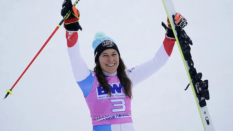 Wendy Holdener strahlt in Killington nach dem 3. Platz im Slalom, ihrem ersten Podestplatz im Olympia-Winter