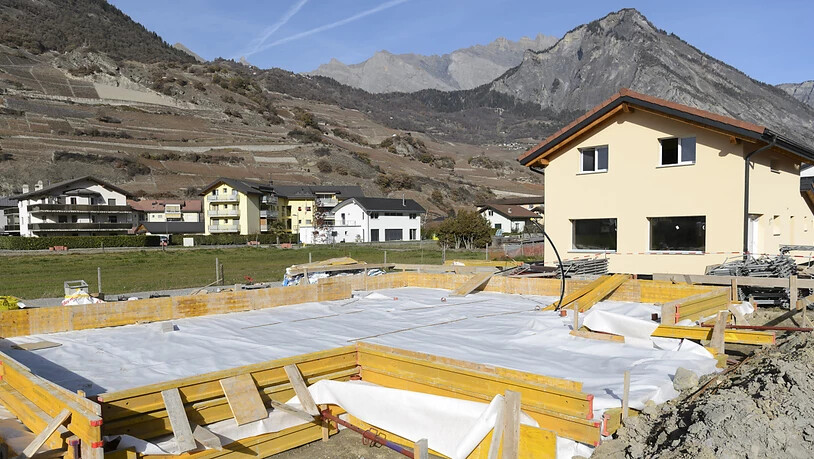 Die Schweiz wird wieder vermehrt zum Mietervolk - denn die Eigenheimpreise steigen seit 20 Jahren und ein Ende ist nicht in Sicht. (Archivbild)