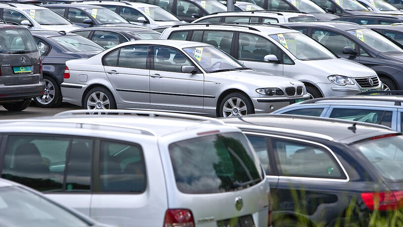Zulassungen von Neuwagen gehen im November wegen Lieferproblemen drastisch zurück (Archivbild)
