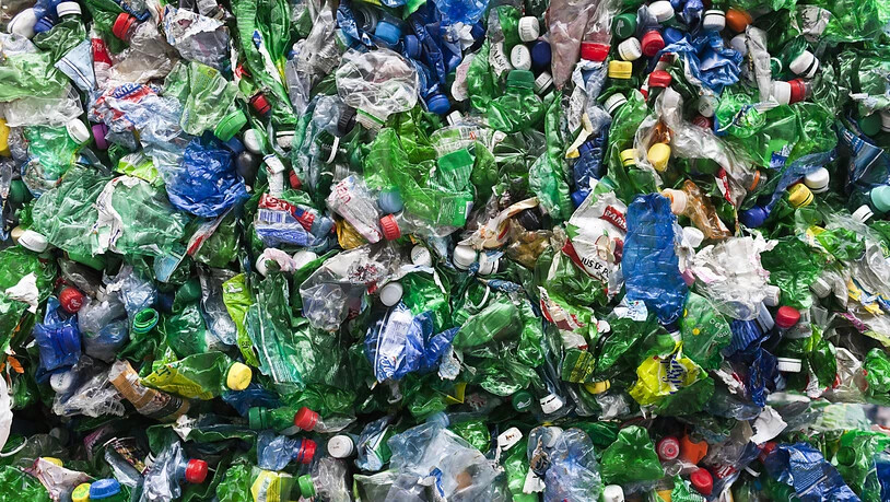 Die Welt braucht immer mehr Plastik, mit Folgen für die Umwelt: Im Jahr 2015 wurden zwei Milliarden Tonnen CO2-Äquivalente ausgestossen, um die Nachfrage nach Kunststoff zu decken. (Themenbild)