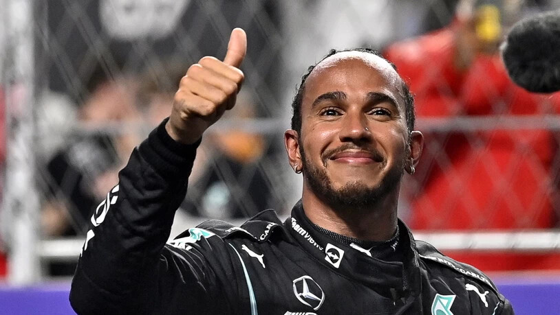 Daumen Hoch: Lewis Hamilton befindet sich im Titelkampf weiter auf der Überholspur