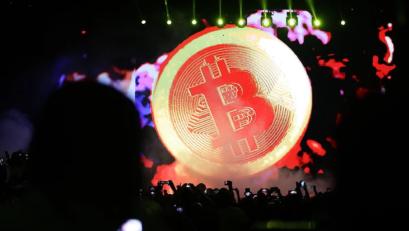 Die Cyber-Währung Bitcoin hat nach Gewinnmitnahmen an der Börse mehr als 20 Prozent an Wert verloren. (Symbolbild)