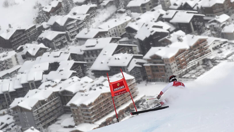Loïc Meillard carvt Richtung Val d'Isère, wo er mit Rang 7 seine erste Top-10-Platzierung des Winters erreichte