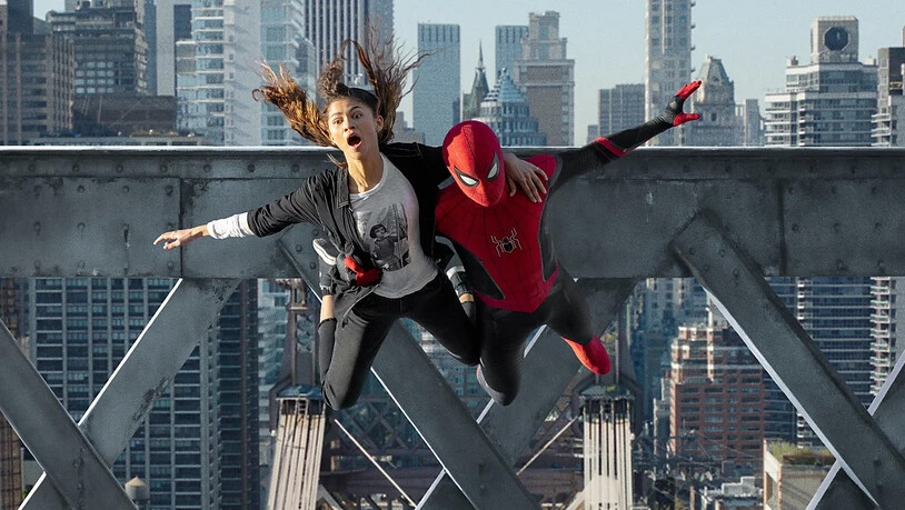 HANDOUT - Die Comicverfilmung "Spider-Man 3: No Way Home" hat als erster Film seit Beginn der Corona-Pandemie weltweit mehr als eine Milliarde US-Dollar (884 Millionen Euro) in den Kinos eingespielt. Foto: Matt Kennedy/Sony Pictures/dpa - ACHTUNG: Nur…